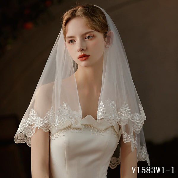 V1583W1-1 White Veil on Comb with Lace Edge